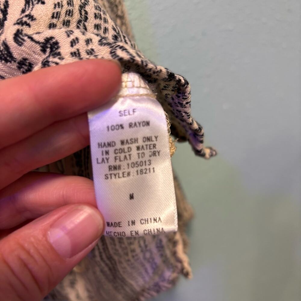 Savanna Jane Women’s Bohemian Floral Embroidered Long Sleeve V Neck Top Size M - Picture 4 of 9